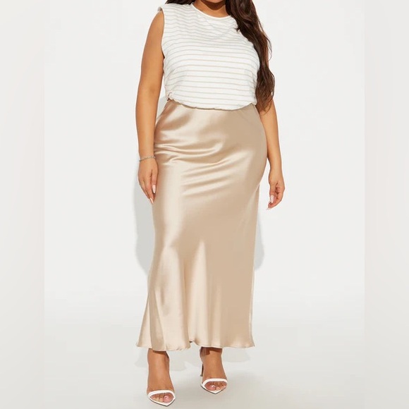 Fashion Nova Dresses & Skirts - 🤎 NWT Striped Sleeveless Satin Maxi Dress Sz L🤎